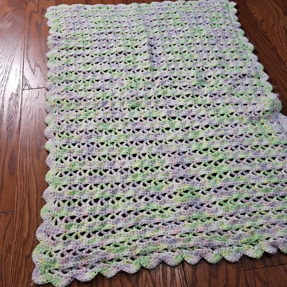 Vintage Handmade Crochet Baby Blanket Pastel Yarn‎ Shell Stitch Border Easter